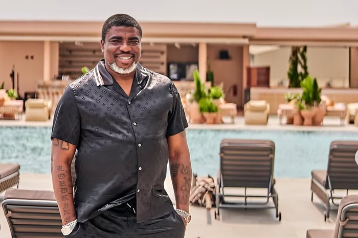AETVNews's tweet photo. 🚨 JUST IN: Real estate mogul King Ochacho says a ₦400M mansion gift to Peller is like ₦400 to him. 💰🏠
#KingOchacho #Peller #Nigeria #Luxury https://t.co/ISHKGZM0dC