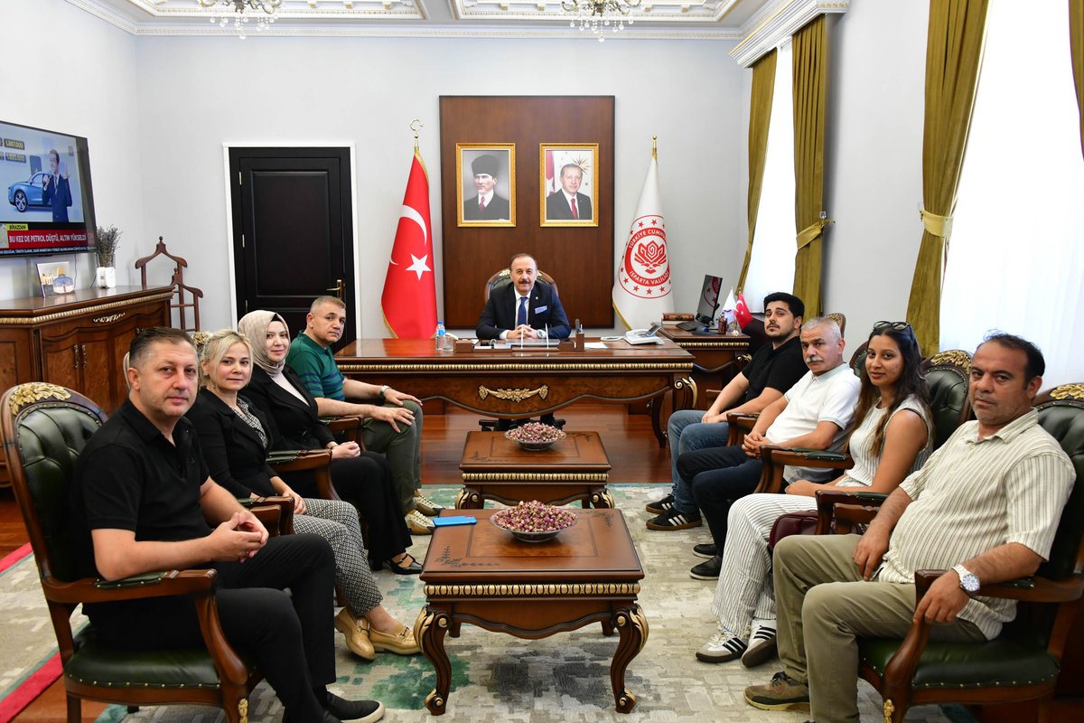 Abdullah_Erin47's tweet photo. Isparta 32 Spor Kulübü’nün yeniden seçilen Başkanı Sayın Gültekin Özdemir ve beraberindeki yönetim kurulu üyelerine ziyaretlerinden dolayı teşekkür ediyor, yeni sezonda şehrimizin temsilcisi Isparta 32 Spor’a ve Sayın Başkanımıza başarılar diliyorum. https://t.co/9gXDX735HT