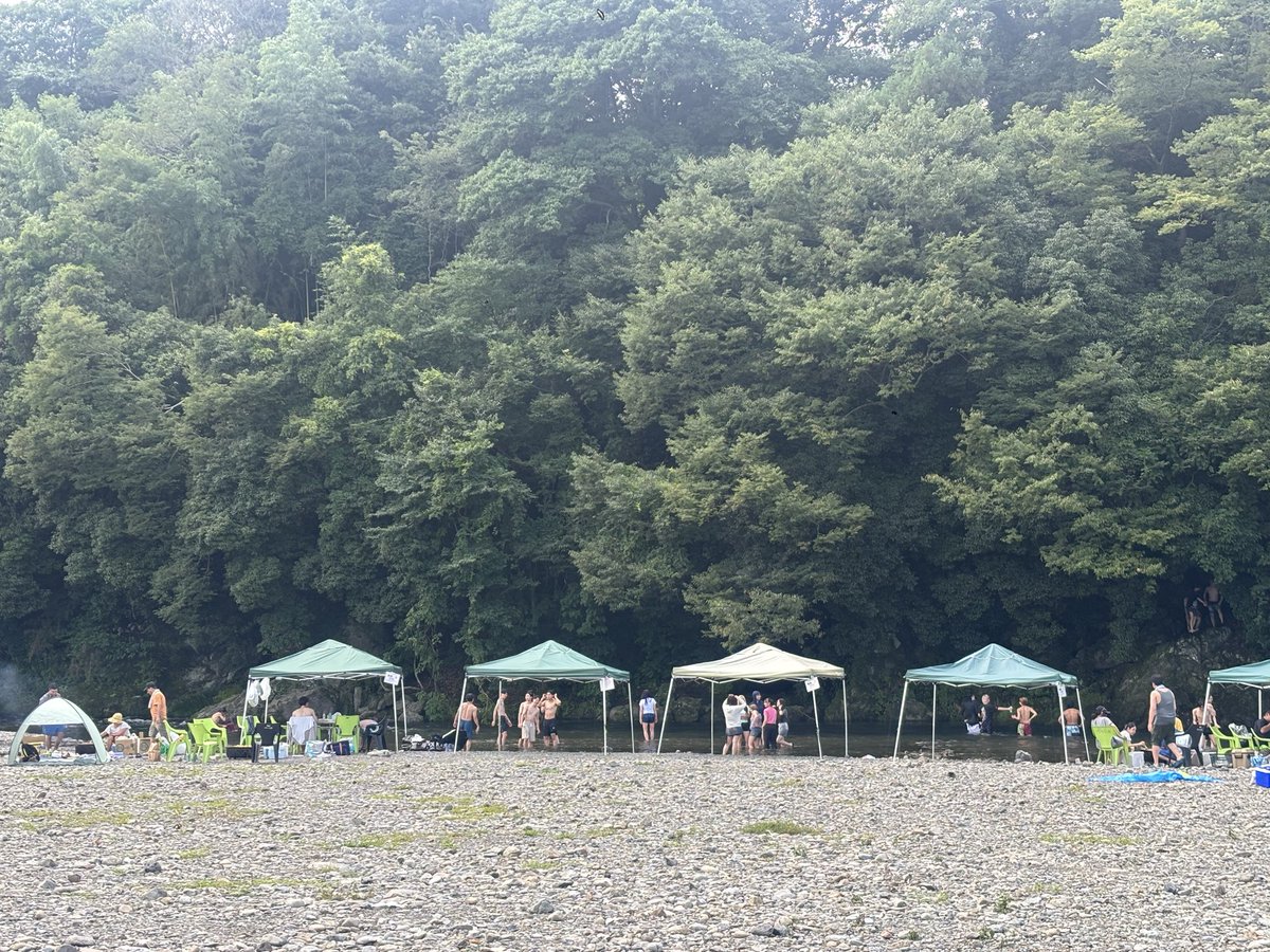 himawaricci's tweet photo. お誘いがあって平日の昼間からBBQ🔥
自然の中で焼いて〜食べて〜飲んできた🍺
夏☀️だなぁ… https://t.co/ribSfUPW6R