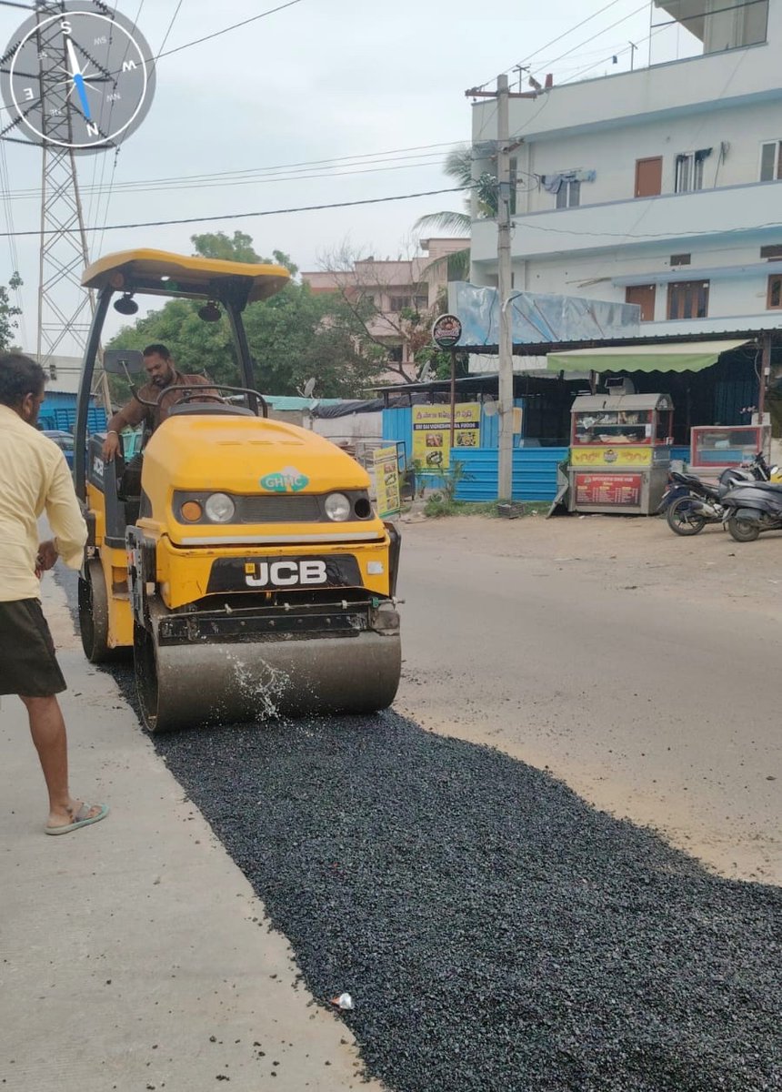 ZC_Kukatpally1's tweet photo. 🛣️ Ongoing BT road patchwork was undertaken at Shilpakala Vedika (Madhapur), Sai Baba Nagar Road (Moosapet), and near Indu Fortune Fields (Kukatpally) to improve road conditions and ensure safer, smoother commuting. #RoadMaintenance #KukatpallyZone #TeamCMC https://t.co/v7Ph1oRjvK