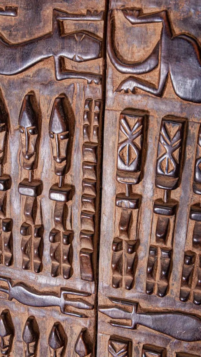 MiaDiarraa's tweet photo. 🚪🌍 Chez les Dogon, la porte est bien plus qu’une entrée
Présente dans les maisons, les greniers et les espaces sacrés, elle témoigne d’un savoir-faire ancestral et de l’identité culturelle du Mali. 🇲🇱❤️
#Dogon #Mali #Patrimoine #Bandiagara https://t.co/hT524delrp