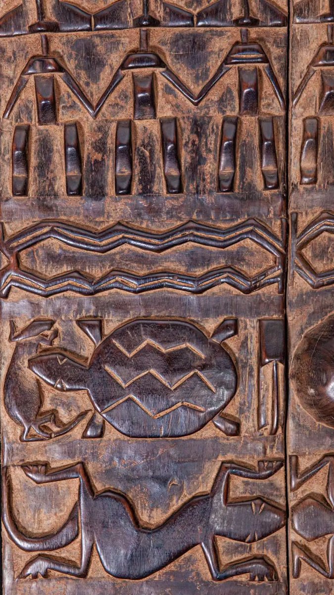 MiaDiarraa's tweet photo. 🚪🌍 Chez les Dogon, la porte est bien plus qu’une entrée
Présente dans les maisons, les greniers et les espaces sacrés, elle témoigne d’un savoir-faire ancestral et de l’identité culturelle du Mali. 🇲🇱❤️
#Dogon #Mali #Patrimoine #Bandiagara https://t.co/hT524delrp