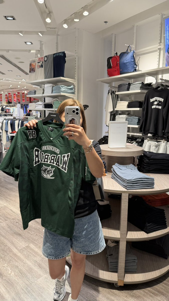 dustbiadustbia's tweet photo. Husband: ayun ung kay Dustin oh. Isukat mo na.

Wala ng sukat sukat bili na agad💛🤭 https://t.co/2jVUIsoazT