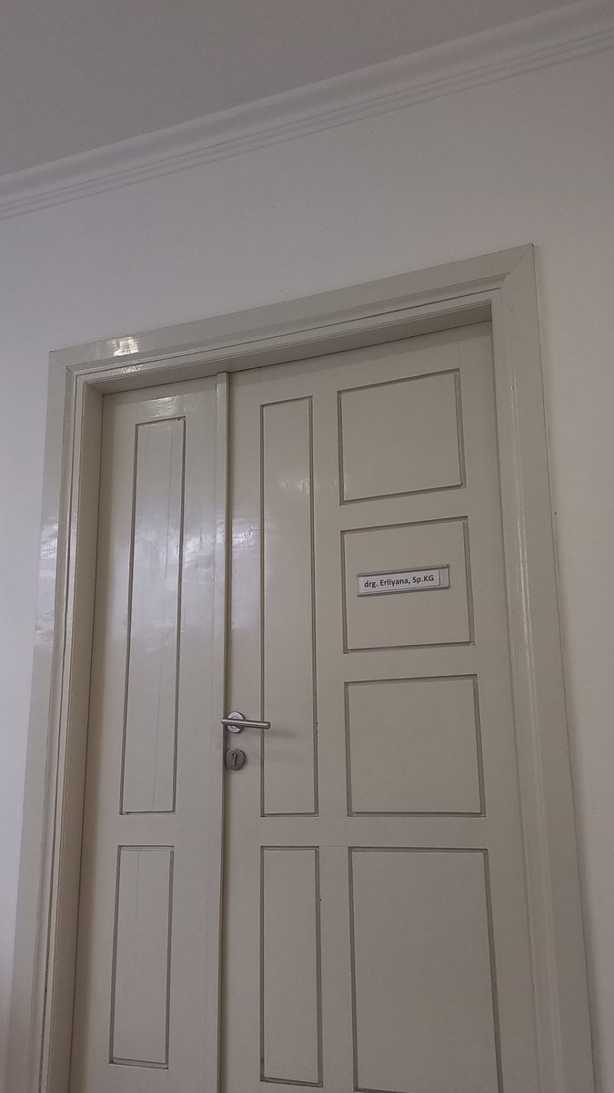 anindzaa's tweet photo. Alhamdulillah pas giginya dicabut ga sakit, setelahnya, Ya Allah pengen nangis kencengg  😭 dan masih ada 1 lagi gigi yang harus dicabut 😭😭😭 https://t.co/GsKdTJFY3j