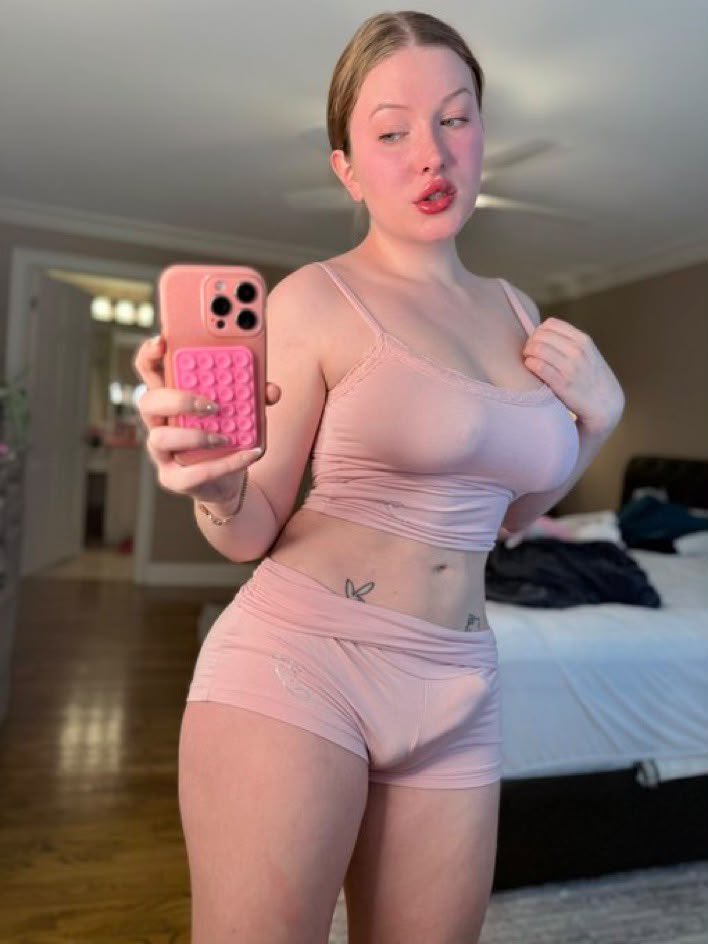 belladealik's tweet photo. Yes I’m single .. would u like to date a trans lady ? https://t.co/k330KGKjyZ