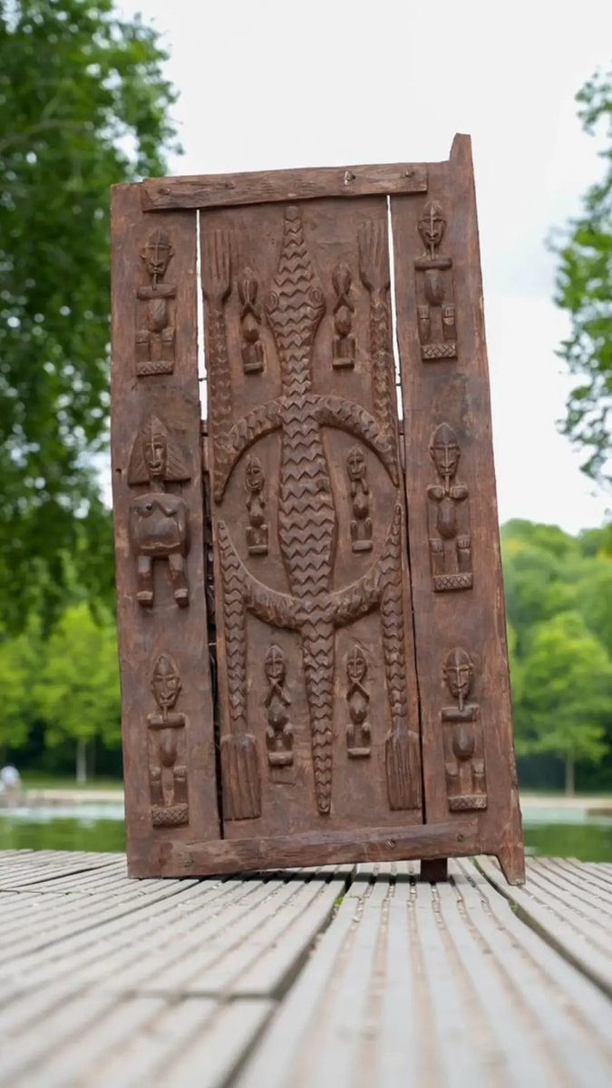 MiaDiarraa's tweet photo. 🚪🌍 Chez les Dogon, la porte est bien plus qu’une entrée
Présente dans les maisons, les greniers et les espaces sacrés, elle témoigne d’un savoir-faire ancestral et de l’identité culturelle du Mali. 🇲🇱❤️
#Dogon #Mali #Patrimoine #Bandiagara https://t.co/hT524delrp