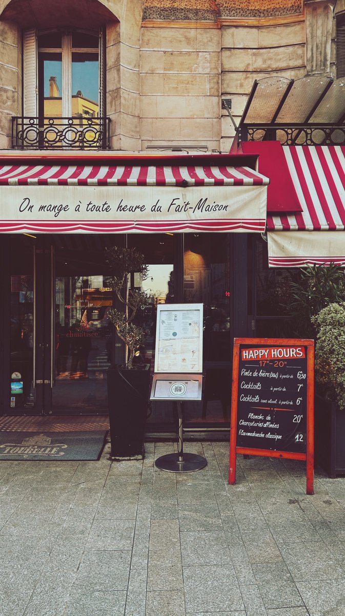 Putralfrq's tweet photo. The "Formule" Hack 💳Want Michelin-quality lunch without the price tag? Skip the dinner rush. Go during lunch hours (12 PM - 2 PM) and look for the "Formule" or "Menu du Jour" (Menu of the Day). You get a 2 or 3-course chef's meal for a fraction of the evening price. https://t.co/UtEaHrfpL4