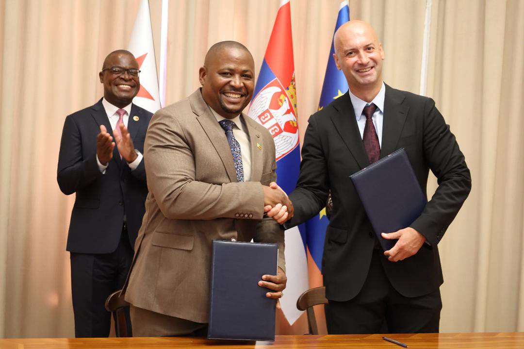 ZimTradeAlerts's tweet photo. Moments from today’s MOU signing between ZimTrade CEO Mr @MajuruZim and Serbia Export Executive Director Mr Aleksandar Stojanovic. We are partnering to strengthen Zimbabwe–Serbia trade cooperation.
The agreement covers knowledge sharing, joint business forums, trade intelligence, and business linkages.
A step forward in connecting companies from both markets. The event was witnessed by the Hon Prof dr. Amon Murwira, Minister of Foreign Affairs and International Trade and Ms. Jagoda Lazarević, Minister of Domestic and Foreign Trade 🇿🇼🤝🇷🇸