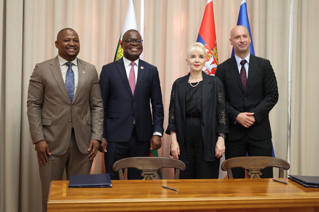 ZimTradeAlerts's tweet photo. Moments from today’s MOU signing between ZimTrade CEO Mr @MajuruZim and Serbia Export Executive Director Mr Aleksandar Stojanovic. We are partnering to strengthen Zimbabwe–Serbia trade cooperation.
The agreement covers knowledge sharing, joint business forums, trade intelligence, and business linkages.
A step forward in connecting companies from both markets. The event was witnessed by the Hon Prof dr. Amon Murwira, Minister of Foreign Affairs and International Trade and Ms. Jagoda Lazarević, Minister of Domestic and Foreign Trade 🇿🇼🤝🇷🇸