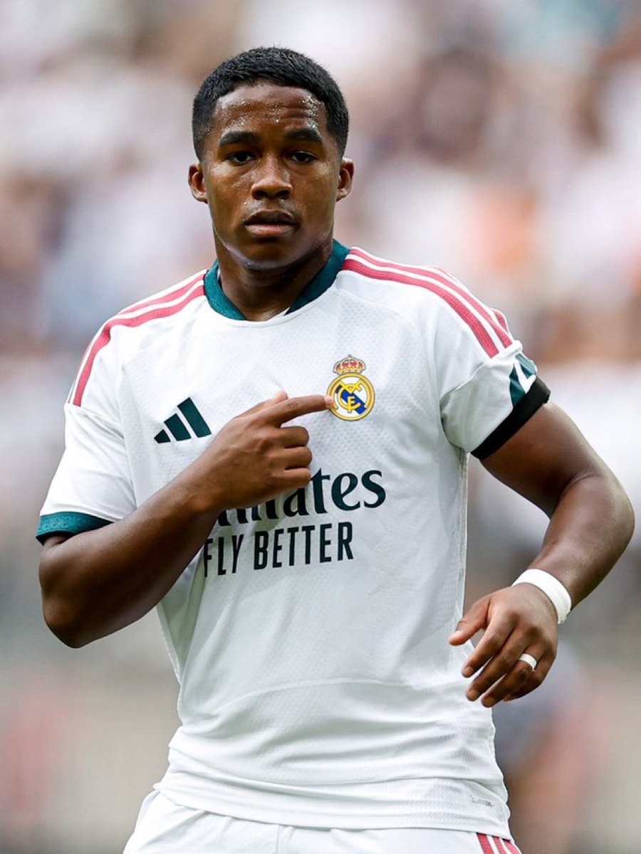 theMadridZone's tweet photo. 🚨 JUST IN: José Mourinho wants to KEEP Endrick.

The coach has been highly impressed by Endrick's energy and motivation in training, and thinks he can really help the team this season. @Sergivalentin_ https://t.co/Zd3T81PSjl