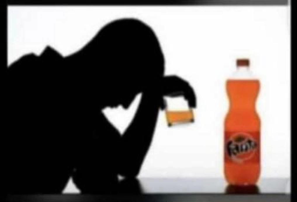 denythatguy's tweet photo. @Faffiedzashe @loiceMututuvar1 I used to do 2hrs video calls with this fine shwarty now to no contact at all am really heartbroken ndandato nyura😔…. https://t.co/pMf6kgPcNP