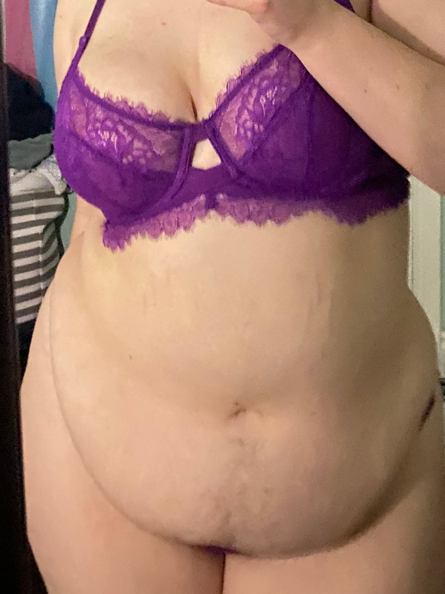 stonerstarpup's tweet photo. tummy tuesday, anyone? 🤩 https://t.co/XcCeDrzkFV
