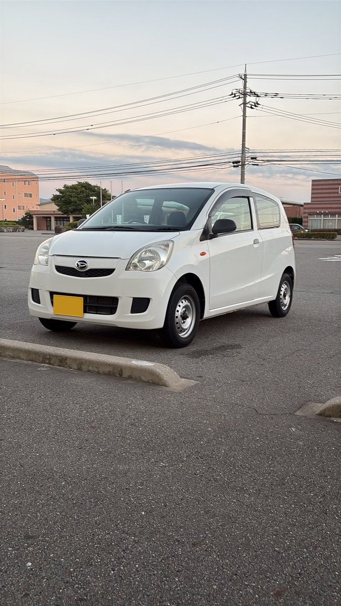 potechi0205's tweet photo. にしても、自車が見事に白ばっかりやな。 https://t.co/NhR0GnLP1w