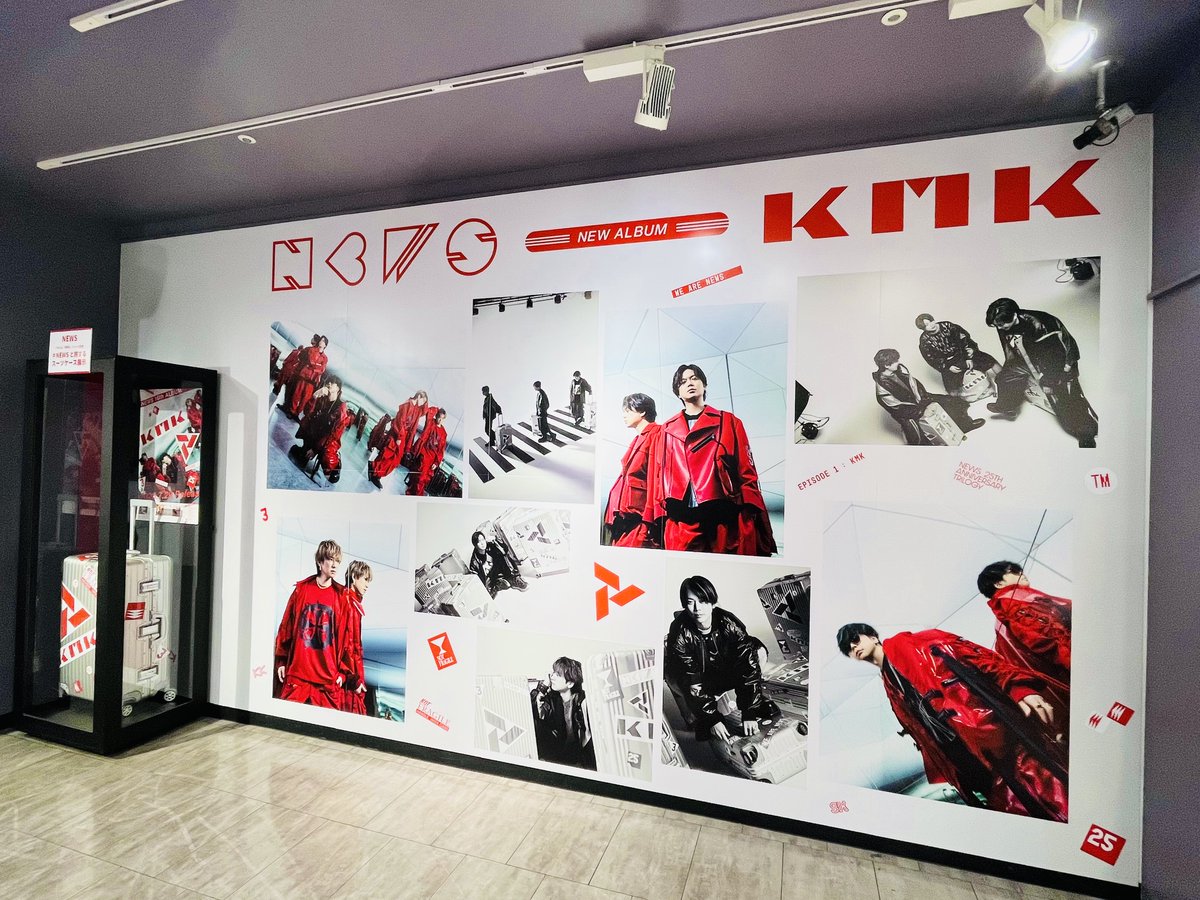 TOWER_Shibuya's tweet photo. 📢#タワ渋のお知らせ

／
アルバム『KMK』リリース記念
#NEWSと旅する スーツケース&amp;パネル展
ご好評につき8月9日(日)までの
延長が決定いたしました🧳✨
＼

#NEWS New Album『KMK』
＜形態別特典付＞全形態在庫ございます！
4Fにて展開中です💜💛💚

(や)
#WEARENEWS
#NEWS_KMK https://t.co/r5J9EjI8BJ