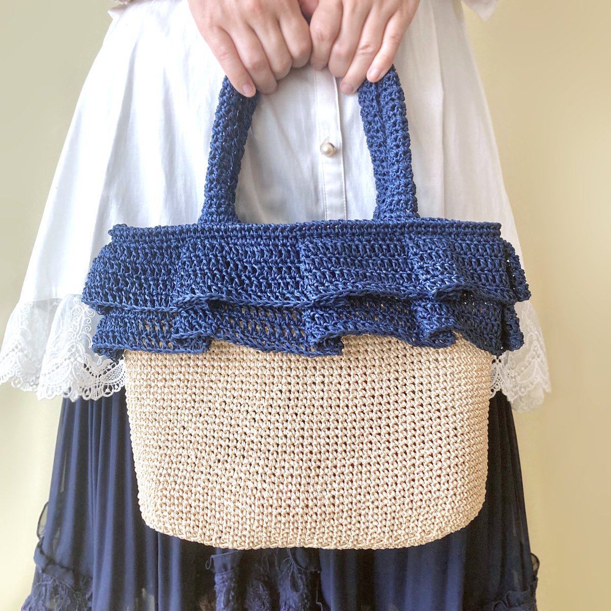 hope__made's tweet photo. ＊NEW＊
【推し色で作るフリルのバイカラーハンドバッグ】
￥24,000

hopemadeの #推し色ニットシリーズ
15色の糸からお好きな2色でお作りします
2段のフリルが可愛いハンドバッグです

▽minne
https://t.co/WOK9iiEloc
▽Creema
https://t.co/QktwbeDb0B https://t.co/KtjSwLTLuP