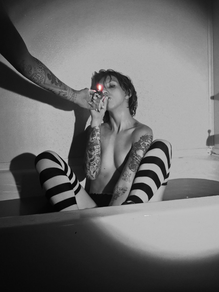 Im_Awkward_tm's tweet photo. Won't you join me...?

Photos taken by @LegionOfLambeth https://t.co/SAEtp83caH
