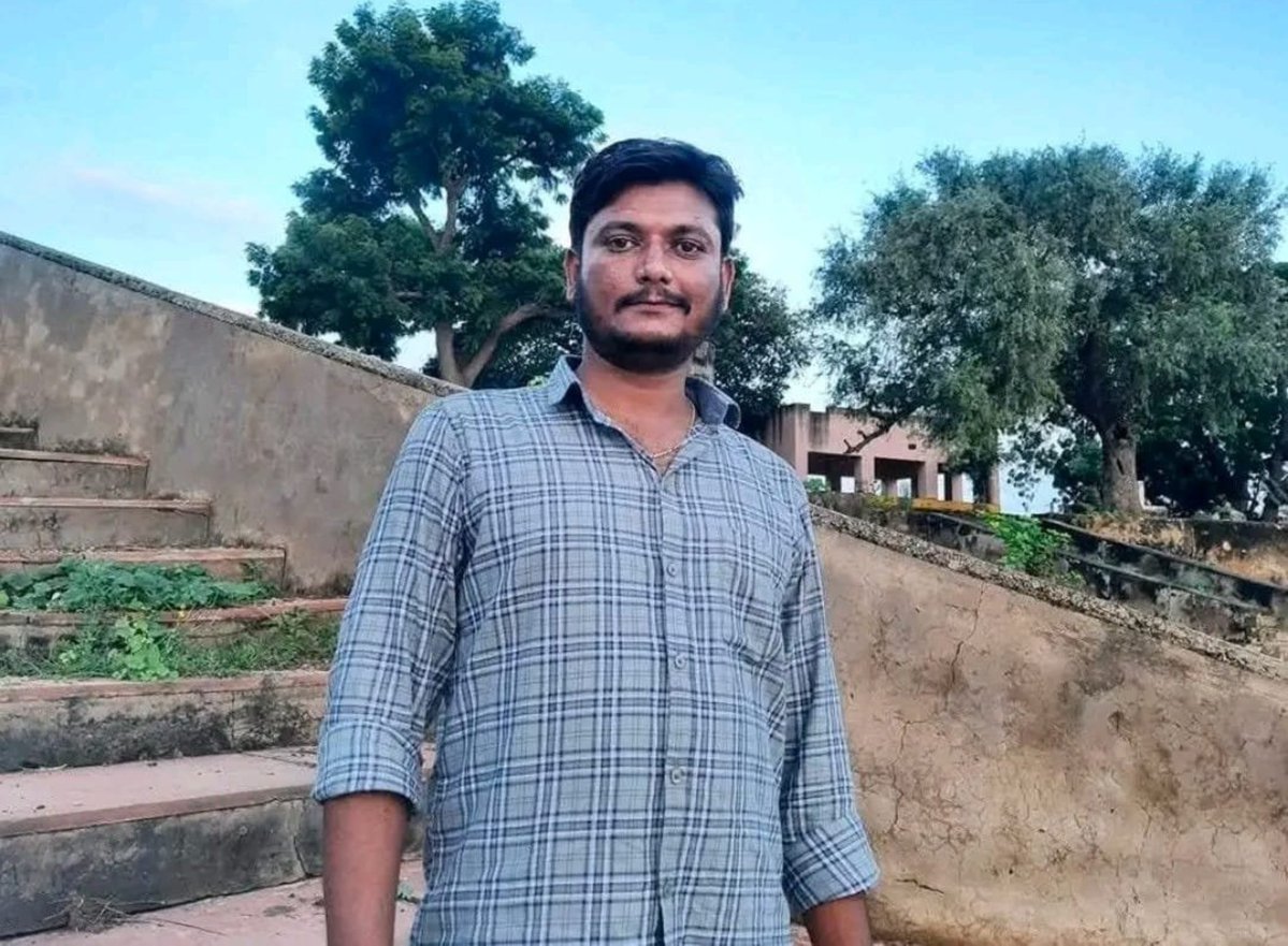 VoiceOfBrahmins's tweet photo. कल जयपुर में UGC Roll Back रैली के समर्थन में पहुंचे देवराज सिंह प्रदर्शन के दौरान घायल हो गए थे। आज इलाज के दौरान उनका निधन हो गया।

शांतिपूर्ण प्रदर्शनकारियों पर बल प्रयोग का यह परिणाम बेहद दुखद और चिंताजनक है। सरकार को बिना किसी देरी के मामले की निष्पक्ष जांच करनी चाहिए। https://t.co/PjVUKgwnEr