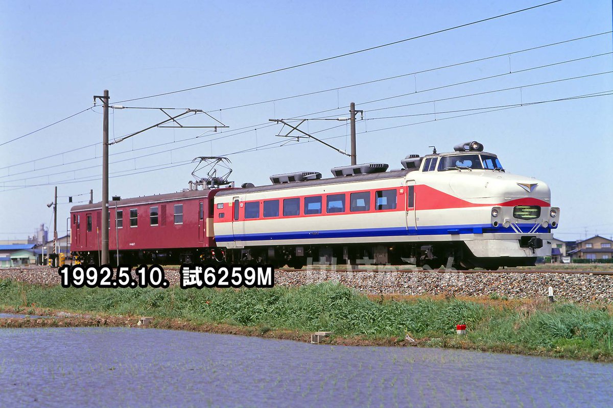 FUEL_CELL_BUS's tweet photo. 1992年。ATS-P取付の為、白山編成4本のうち300・700番台先頭の2本を489系0・500番台に入れ替え、ボンネット車に統一。

1両目の出場試運転はクモヤ441-7が動力伴車。
松任～金沢運転所で運転され、恐らく私以外に誰も撮っていないと思しき、撮影に余裕があった平成初期。

1992.5.10.　試6259M https://t.co/o4TAXBF90J
