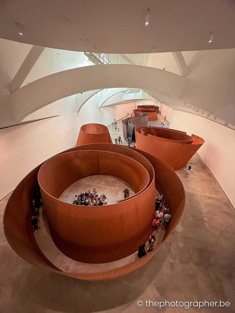 yvesrecour's tweet photo. 'Dwalen door het Guggenheim Museum in Bilbao', een nieuwe foto van The Photographer. Lees hier het achterliggende verhaal: https://t.co/Zk50cIJBfB https://t.co/ABGDjrGtaM