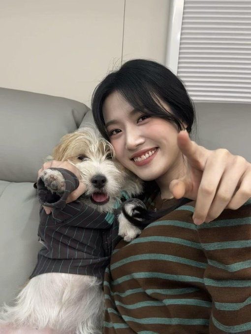Himy_Kim_TAETAE's tweet photo. ล้างหน้าทามไลน์ด้วยความน่ารักของยังน้องไอรีนกับน้องหมาน้องแมวของชีดีฝ่าาาาา นางฟ้าตัวน้อยของป้าาา 🧚🏻‍♂️🐶🐈🌸

#หลู่อวี้เสี่ยว #卢昱晓 #luyuxiao https://t.co/87igNlgEFR