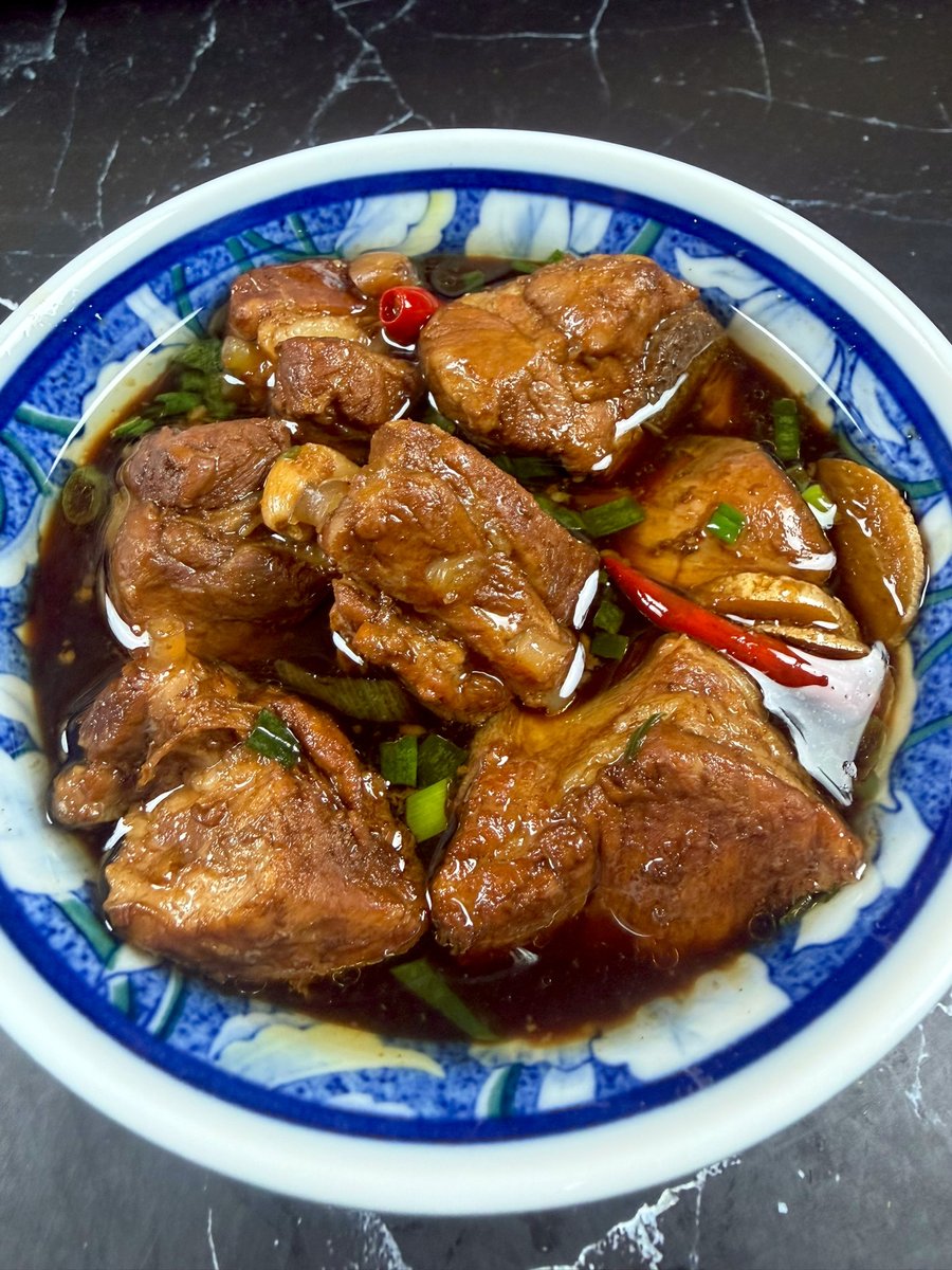 ohsnapletseat's tweet photo. Chinese Sweet and Sour Spare Ribs (็ณ้ๆ้ชจ) ๐
Tender pork ribs simmered in a savory, tangy, and slightly sweet sauce with soy sauce, vinegar, rice wine, garlic, and brown sugar!
Recipe: https://t.co/k5KUHcj4Qx
#ChineseRecipes #PorkRibs https://t.co/KtGInsn6OK