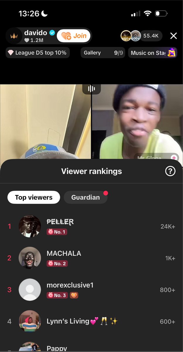 abazwhyllzz's tweet photo. While Davido was live on TikTok,Carter Efe and Peller was competing for who will be the highest Davido gifter😂❤️ https://t.co/zMWdtt8UQ7