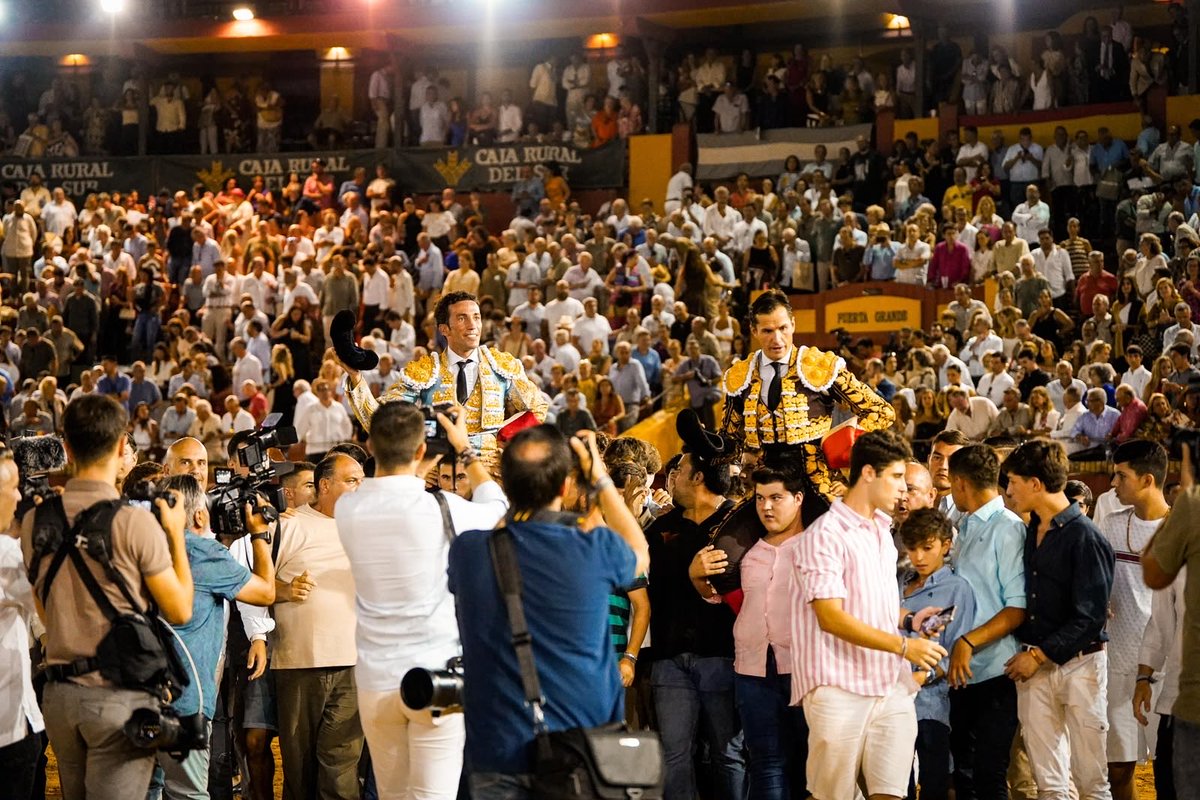 DavDeMiranda's tweet photo. Diez años después de tomar la alternativa en mi casa, Huelva volvió a regalarme una de las tardes más especiales de mi vida. ¡Gracias por vuestro cariño y entrega! https://t.co/Mh2FVLu8Eh