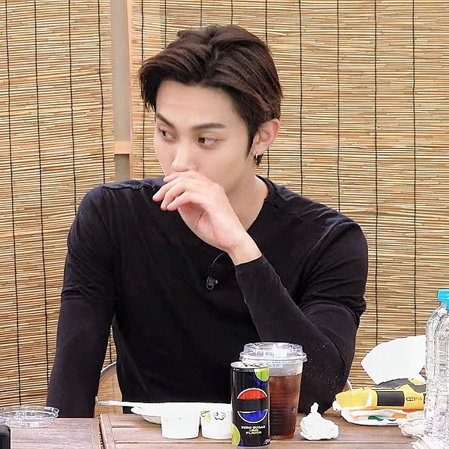 _eryul's tweet photo. —  #Ryul with black so handsome⋆.˚ 

[ a thread ] : https://t.co/WcWkcGm5fE
