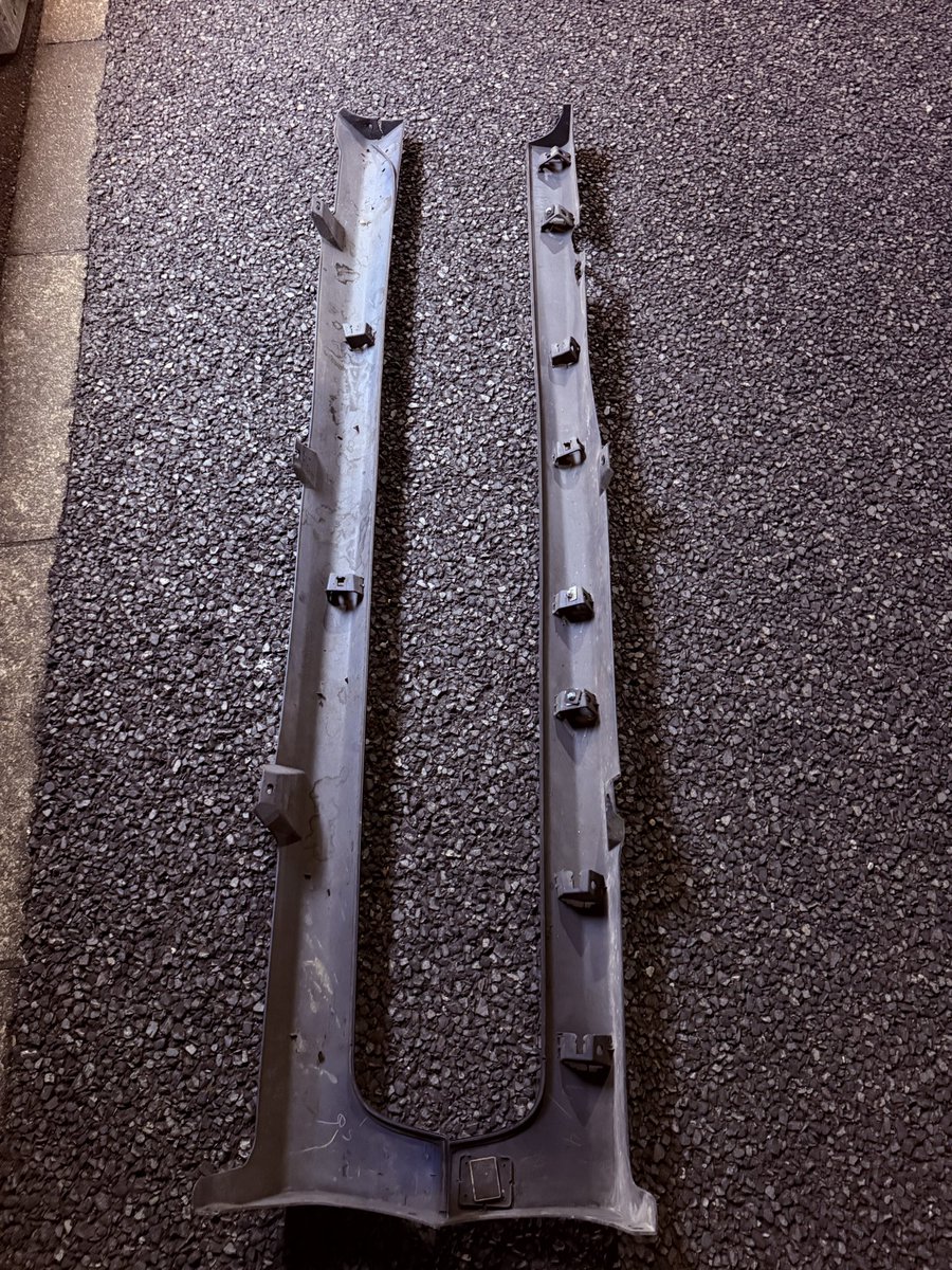 ByePoli_2006's tweet photo. ゴミ同然のフィット GE8 RS用サイドスカート欲しい人いませんか！タダで！素材にでも！
邪魔なので1週間くらいしたら捨てます😂
神奈川、東京なら持ってきます🫡
 #パーツ売ります https://t.co/lUN4h3FQe1