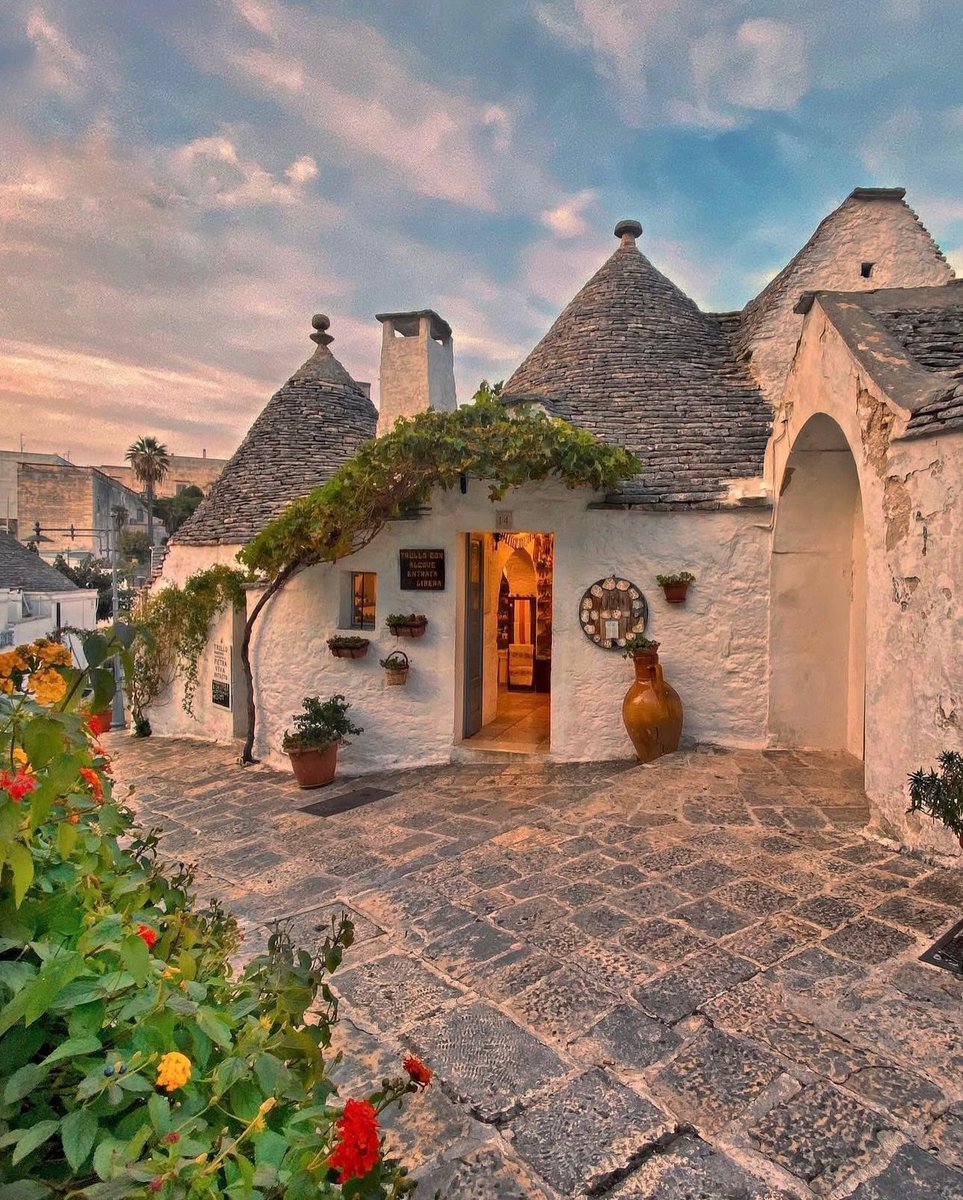 Business660608's tweet photo. 📍 Rione Monti, Alberobello, Puglia, Italy 🇮🇹 https://t.co/jzS3R6mRU3
