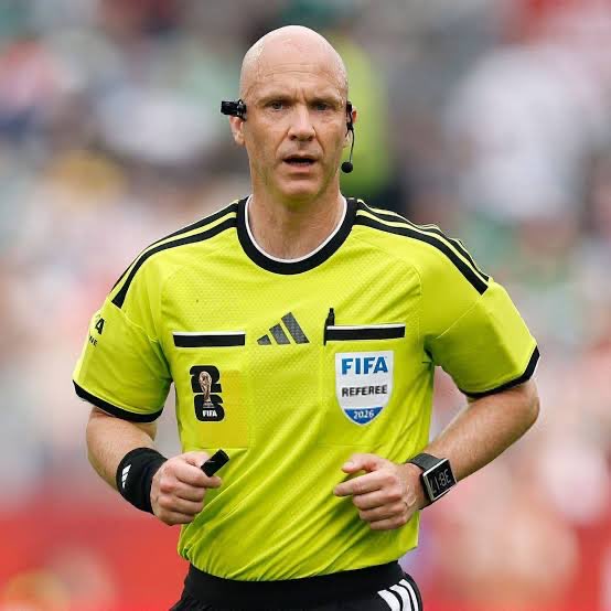 feti_d's tweet photo. Anthony Taylor MHK Elit Hakem direktörü olmuş!!
Doğru hamle olabilmesi için bence @TFF_Org  ve @MHK_Resmi Kulüpler gibi nasıl  Alt yapıya yabancı oyuncu arayıp buluyorsa MHK’de Alt yapıya yabancı HAKEM almalı ve eğitmelidir BİZİMKİLER’den hakem olmaz hakemcik olur o da taraflı olur.