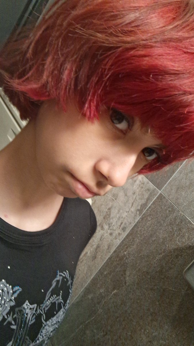 FemboyKris23's tweet photo. Am i cute👀👀👀i didnt like my face on the second one😕😕IM SINGLE BOYS👀👀👀IS THIS THING ON??👀👀 #single #41🔄 #whatdatmean https://t.co/BtCI4pLsau