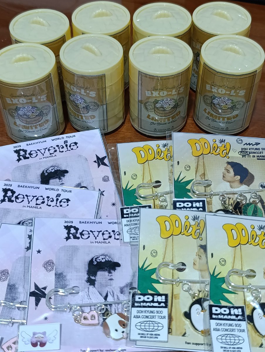 andweya_dyo's tweet photo. soafer busy ngayon ko lang nakita ulit itong extras ko haha, baka pa-free claim ko next week wala pa kasi ako packing mats

(1 bao set and brooch pin each, total of 8 sets para di sayang sa sf ☺️) https://t.co/GiVOqglUXU