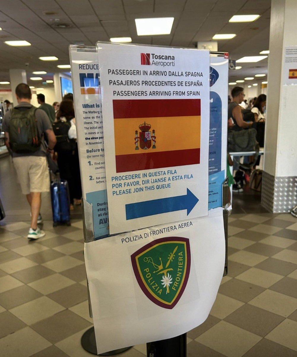JaviRodrigo11's tweet photo. Los apestados de Europa. 

En el aeropuerto de Toscana, Italia. 

Tremendo https://t.co/Y46lag2EK7