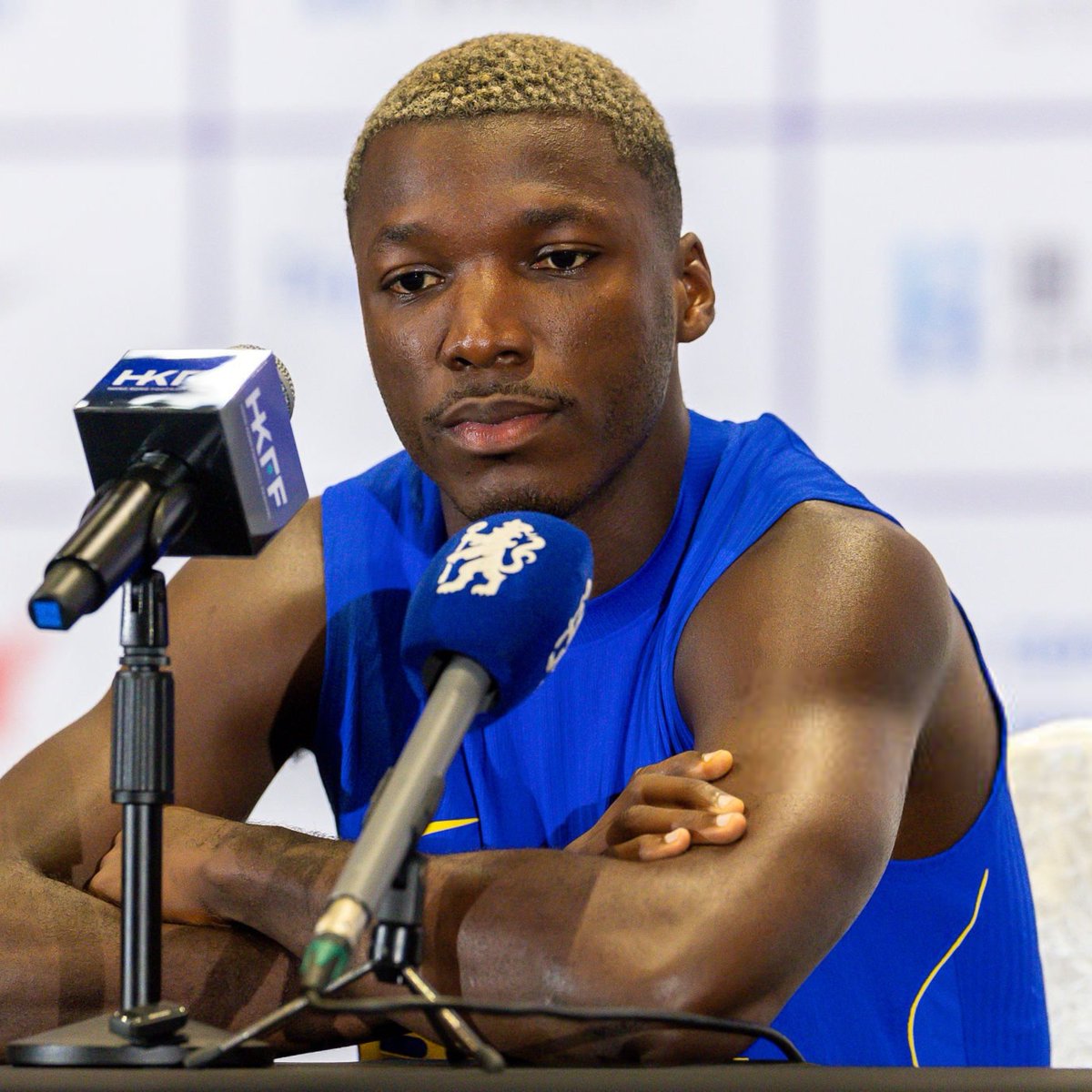 lnstantFoot's tweet photo. 🚨 Moisés Caicedo 🇪🇨 : "JE VEUX DEVENIR UNE LÉGENDE DANS CE CLUB (Chelsea) !" 💙🌟

(Conf. de presse) https://t.co/1XND7fT4D7
