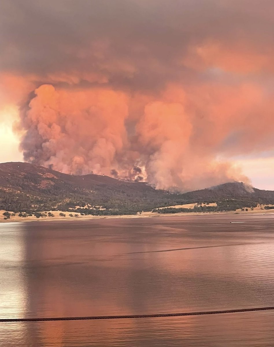 HotshotWake's tweet photo. California: The Gann Fire is burning near New Hogan Lake in Calaveras county, and actively burned through the night. The fire remains active this morning and is estimated at 1,800 acres. 

The fire has been pushing south towards the old Walker Fire burn scar. Night capable helicopters have been active all night dropping water. Dozens of crews and engines, plus dozers have been ordered and on scene. Thanks to the subscriber who shared these views of the fire from his sister’s house.