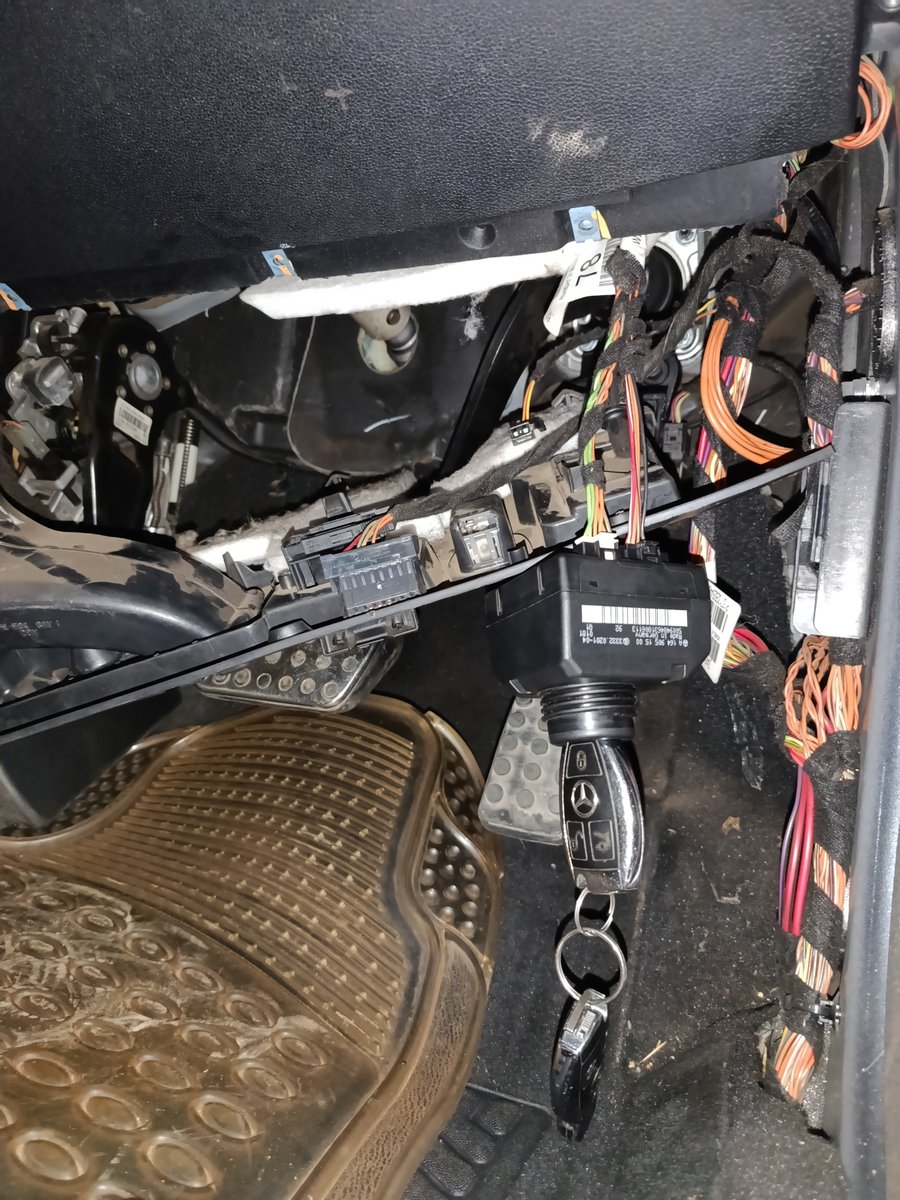 EgoHumphrey's tweet photo. Back at it like a crack addict. Electric Ignition switch replacement. https://t.co/1rkT90Sy0L