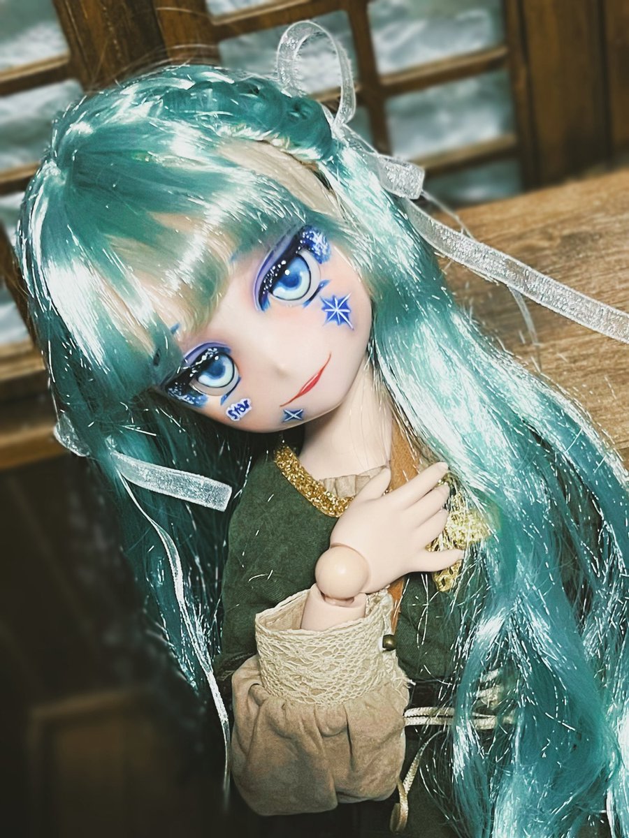 fuufuutei's tweet photo. DDH-29番ヘッド（セミホワイト肌）をメイクして、タロットカードの「星」ちゃんが完成しました🌟

「『希望』はまだある。大丈夫だよ。」

そんな想いを込めました✨✨

この子は今度の日曜日の夜からを目標に、ヤフオクでお家探しする予定です❣️

#ふうふうっこ
#ドールオーナーさんと繋がりたい
#MDDはいいぞ