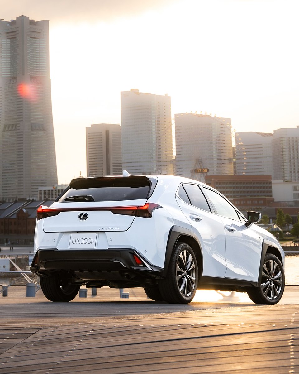 Lexuskw's tweet photo. المدينة هي لوحتك. UX300h هي تحفتك. متناسقة تماماً. فعّالة تماماً. لكزس كما تعرفُها... تماماً.
The City is Your Canvas. UX300h is your masterpiece. Perfectly balanced. Perfectly efficient. Perfectly Lexus; as you know it!
#Lexus #لكزس #LexusUX https://t.co/dAnjdIkduh
