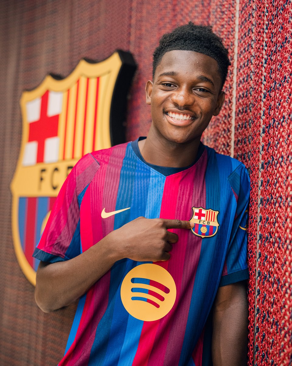 FCBarcelona's tweet photo. Welcome to the fam, Jesse. 💙❤️ https://t.co/TQZHSGnywb