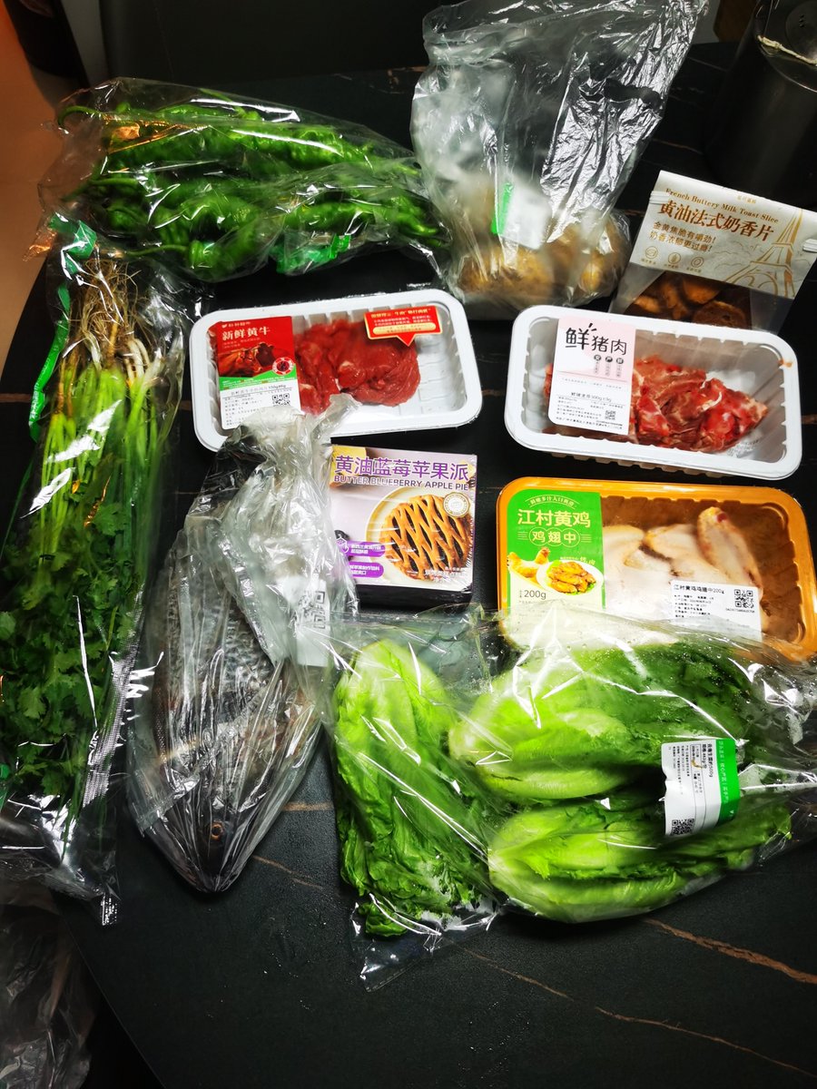 medfac_opc's tweet photo. Groceries are so cheap in China. In the first-tier city where I live, I can get ten fresh items—including pork, beef, chicken wings, and fish—for just 75 yuan, which is a little over 10 bucks. And that includes delivery! It takes only 25 minutes from placing the order to arriving at my door