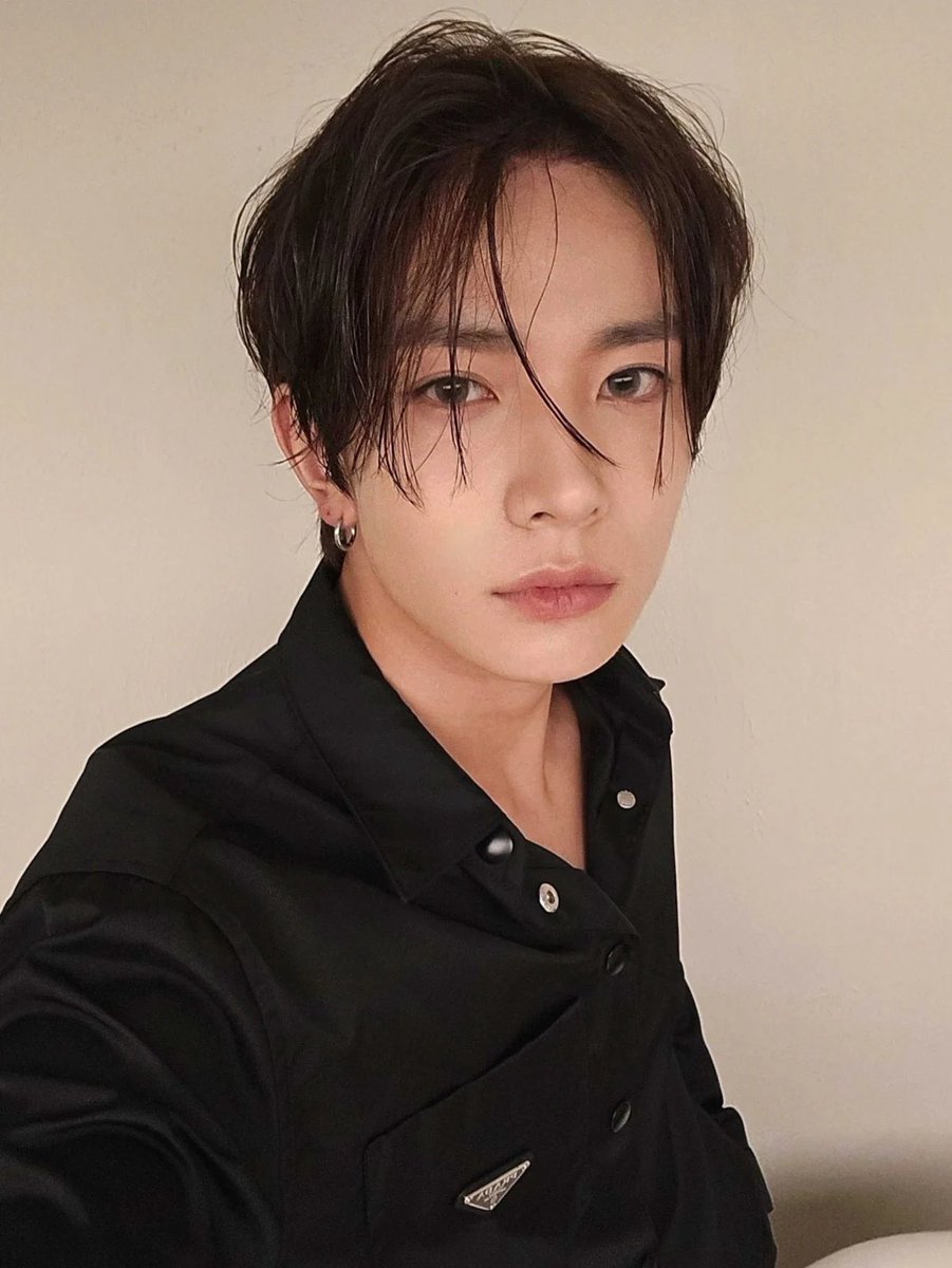 heevanlover_'s tweet photo. post a picture of yourself + your biases and let your oomfs decide who fits you the best https://t.co/lEaG5FPzV1