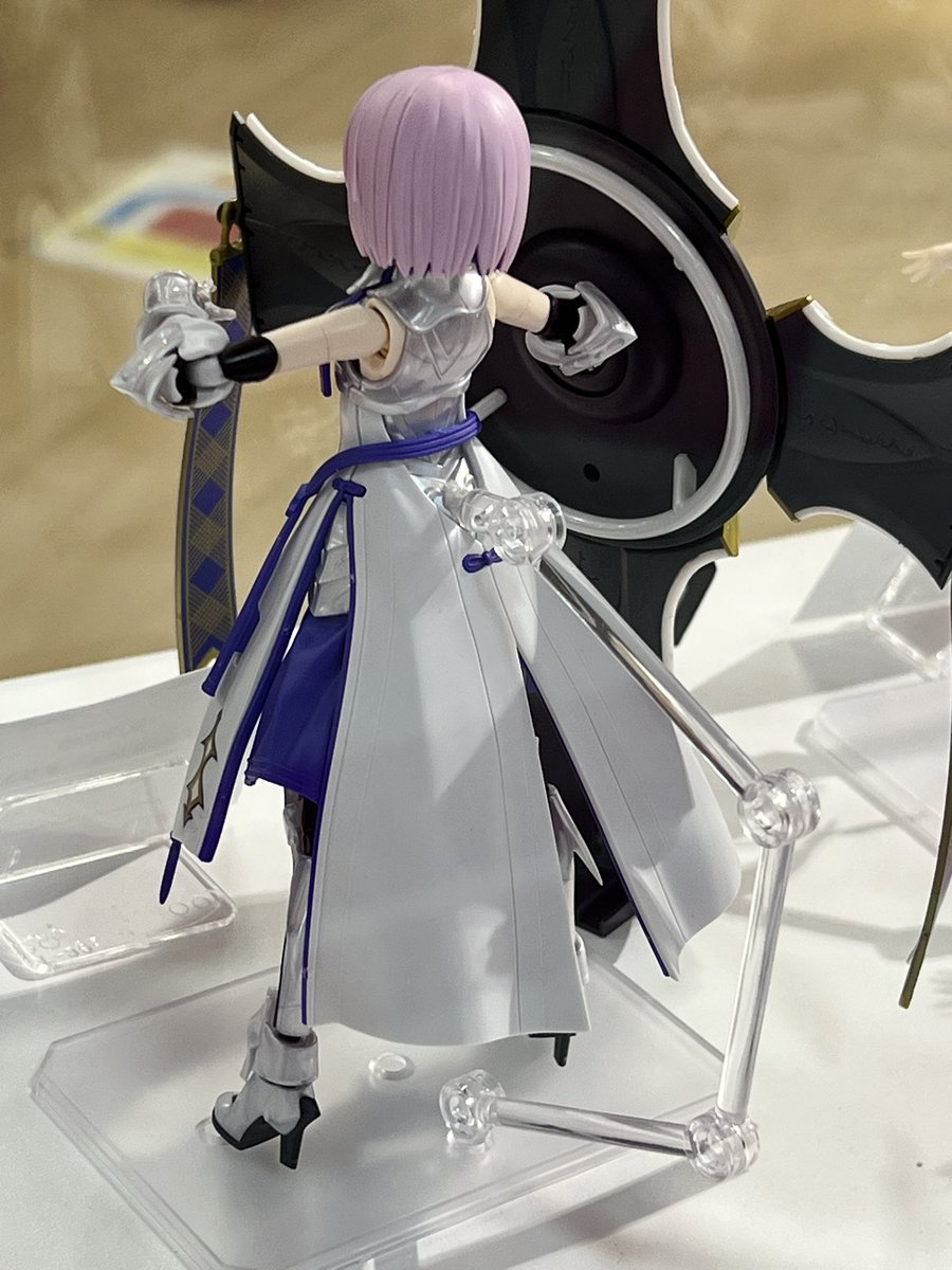 what the heck her armor is pearl finish