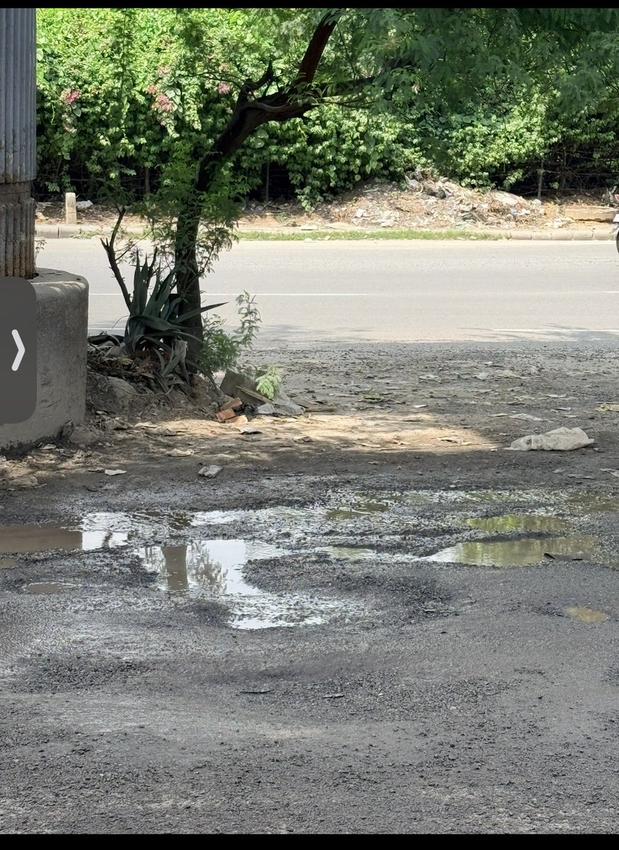 pradpant's tweet photo. Poor condition of the road on the Mehrauli–Gurugram Road near Guru Dronacharya Metro Station, specifically in front of JMD Regent Plaza Mall, between Metro Pillars 44 and 45.
Exact GPS Coordinates: 28.481780, 77.100432

https://t.co/nSWCoxSnpv
 
Kindly help ASAP https://t.co/6gwvsyXhGK
