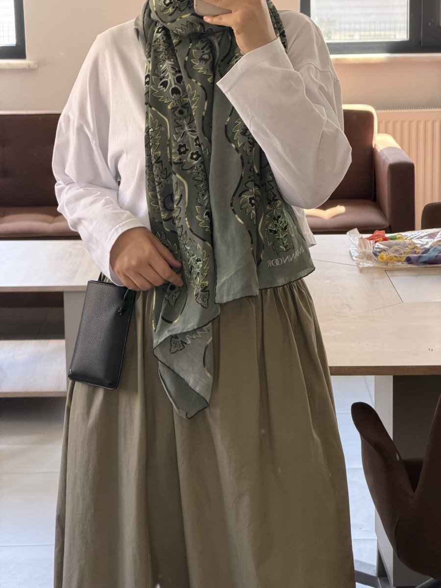 uznnumran's tweet photo. Kavurucu sıcakta sen dersine giren öğretmenin de rabbisin ☀️ https://t.co/PGHrUaT2rL
