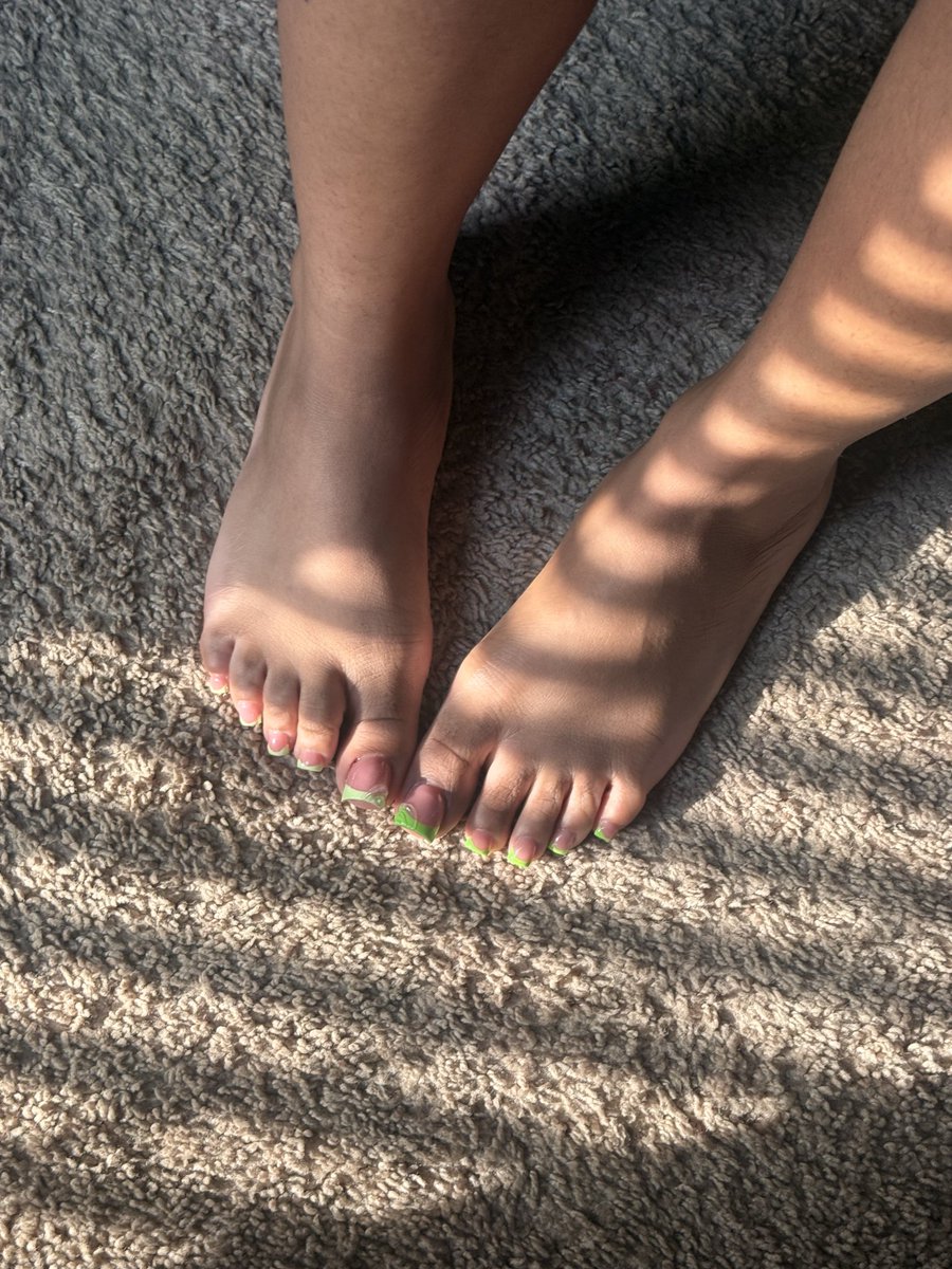 VnyahV's tweet photo. Rise &amp; Shine #feet #feetfinder #pamperedfeet #explore #Bigfootbaddie https://t.co/I7eoxNqXDn