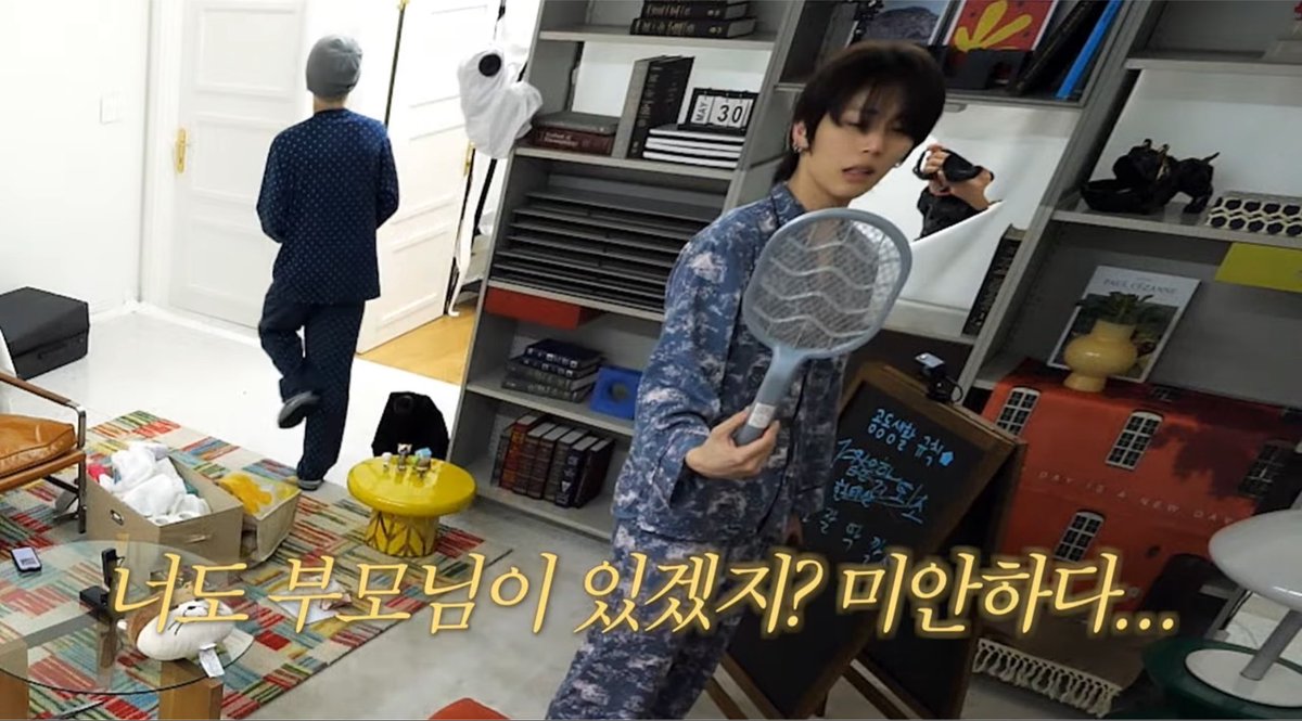 neighborcantzZ's tweet photo. 와나진짜 웃기는애 수준 
비둘기한테 밥먹엇냐고 묻는 청년인거 확인 https://t.co/zmz5nUi4nk
