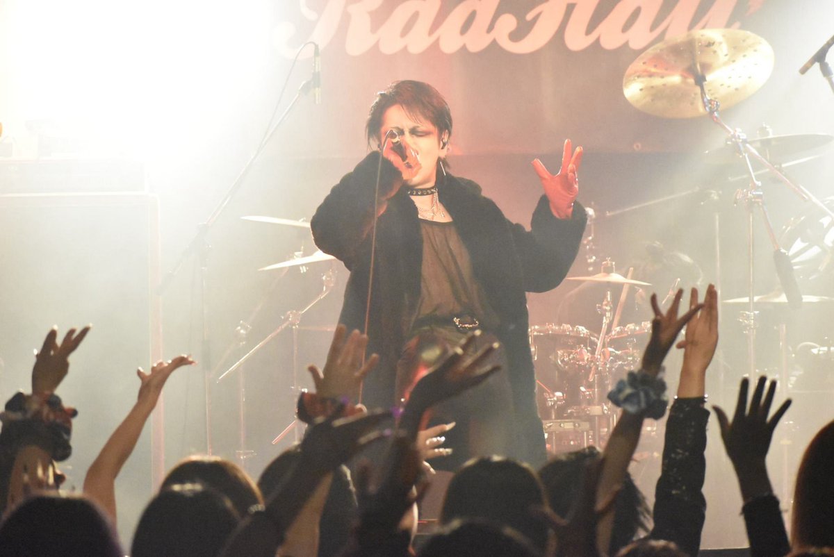 mao_Sadie's tweet photo. The THIRTEEN名古屋RAD HALL、ありがとうございました。暑い熱いライブでした。明日は大阪宜しくです。 https://t.co/y6J4PSMb0Z