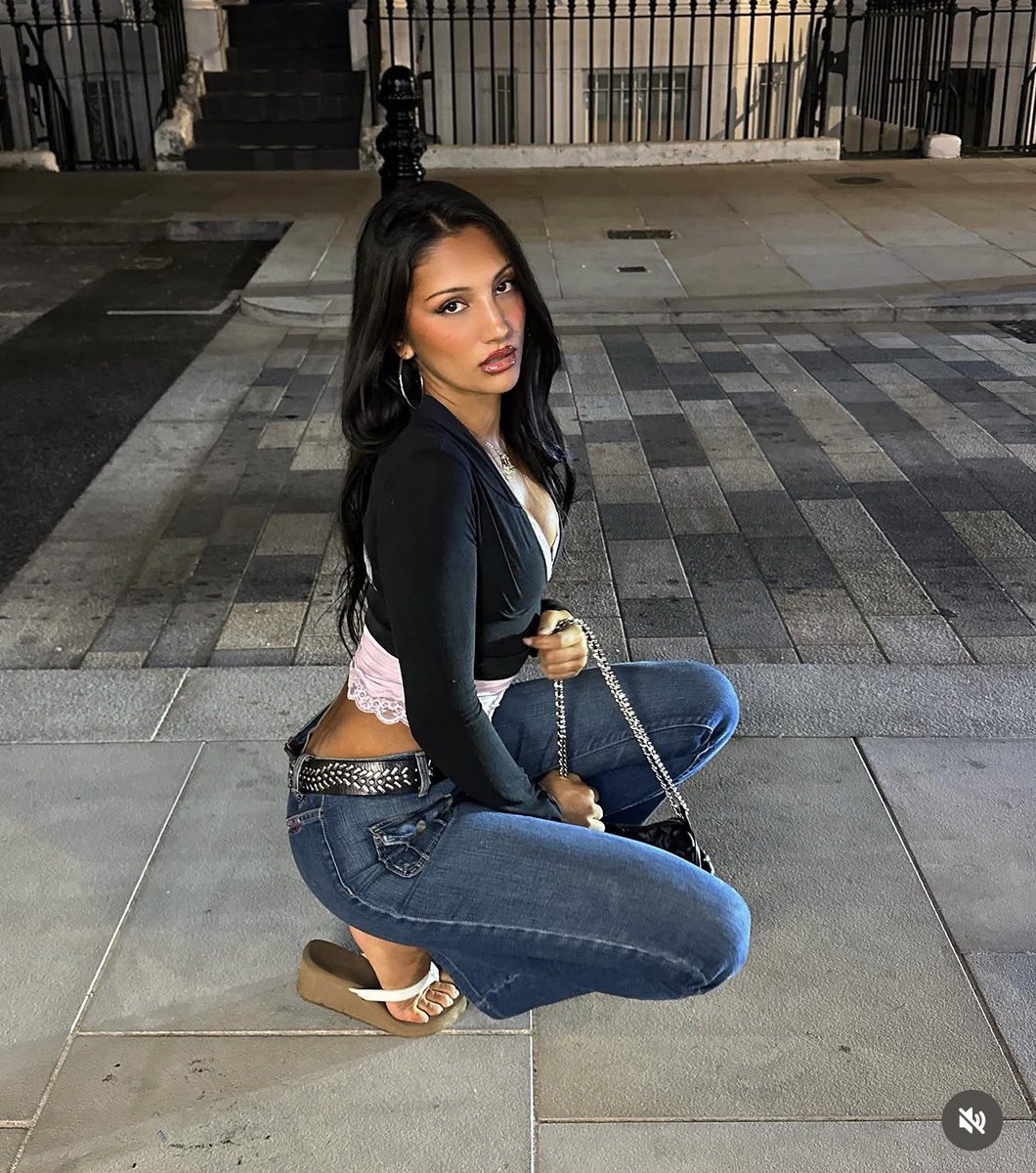 sskeily's tweet photo. “Trying to act” babe she just is a baddie 😭 https://t.co/STk8AFl1tt