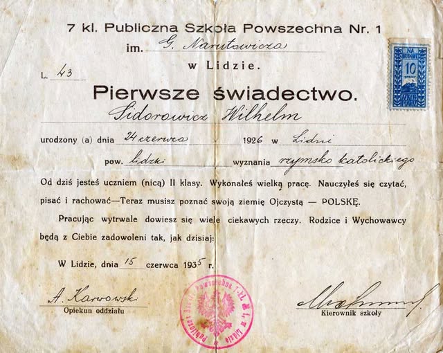 Darekbrzoza's tweet photo. ŚWIADECTWO SZKOLNE WYDANE W LIDZIE W 1935 ROKU. PROSZĘ ZWRÓCIC UWAGĘ NA CIEPŁE SŁOWA SKIEROWANE DO UCZNIA.
za Powiat Lidzki Białoruś https://t.co/3GRzoP6nDW
